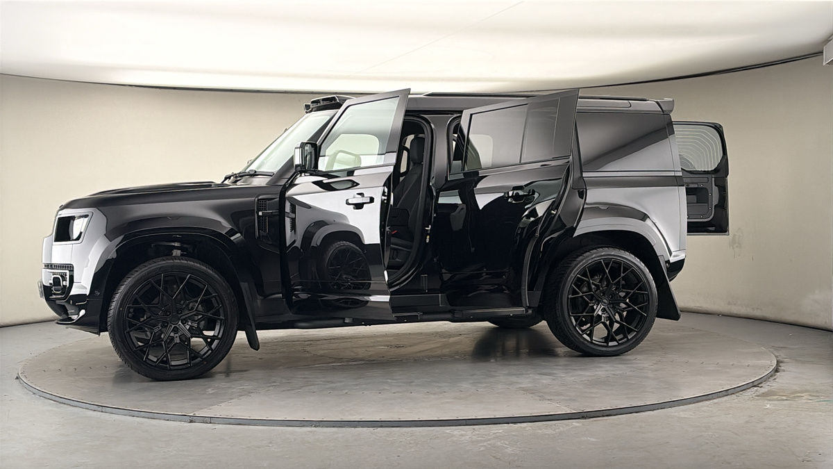 More views of Land Rover Defender 110