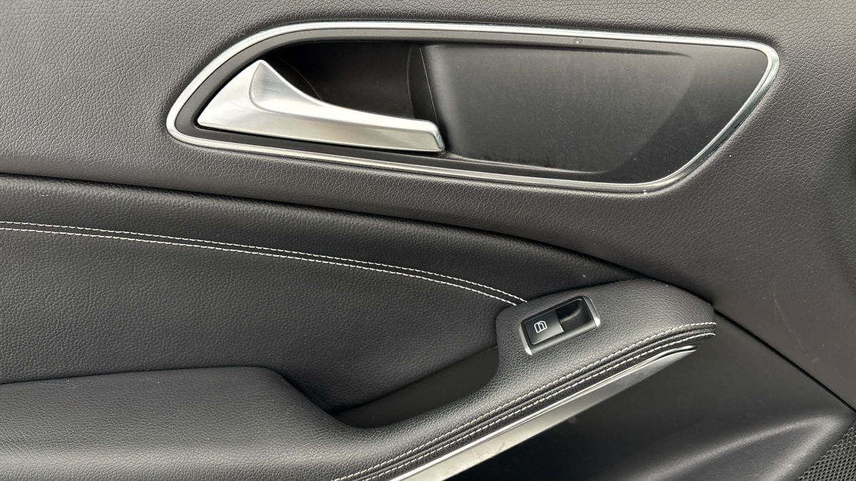 Mercedes-Benz GLA Image 19