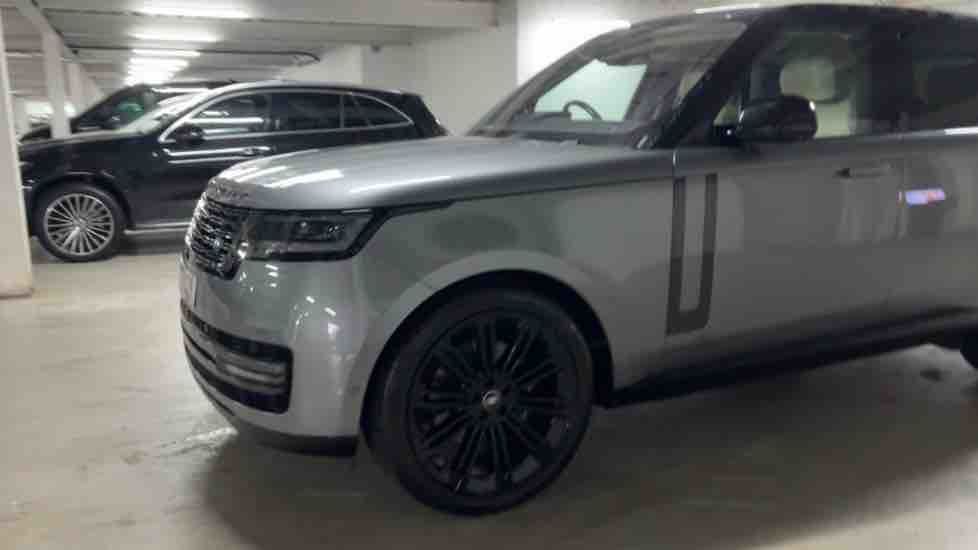 More views of Land Rover Range Rover