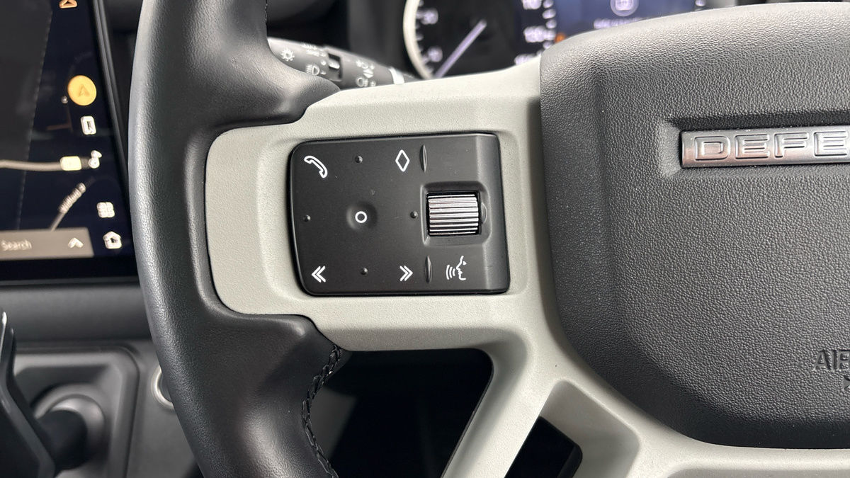 Land Rover Defender 90 Image 13