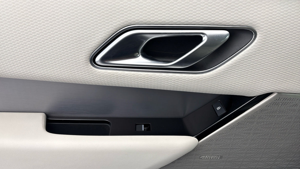 Land Rover Range Rover Velar Image 19