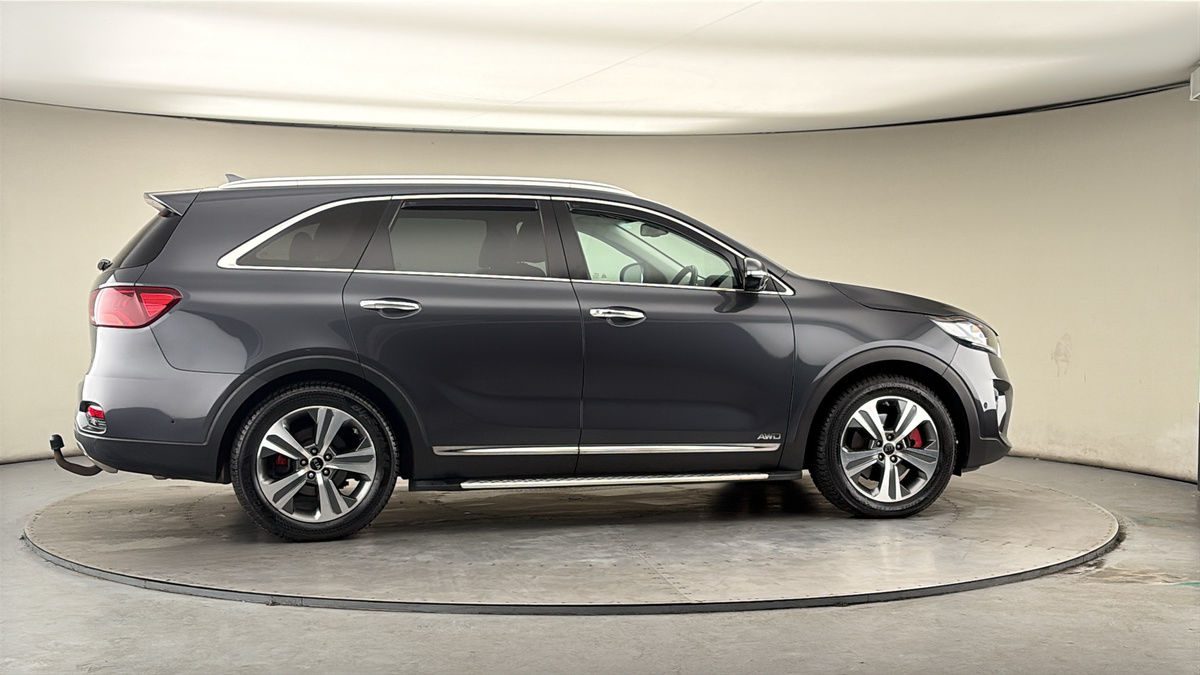 More views of Kia Sorento