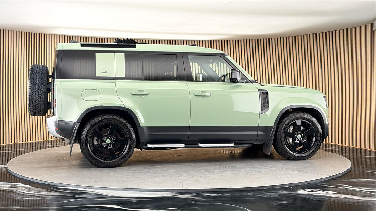More views of Land Rover Defender 110