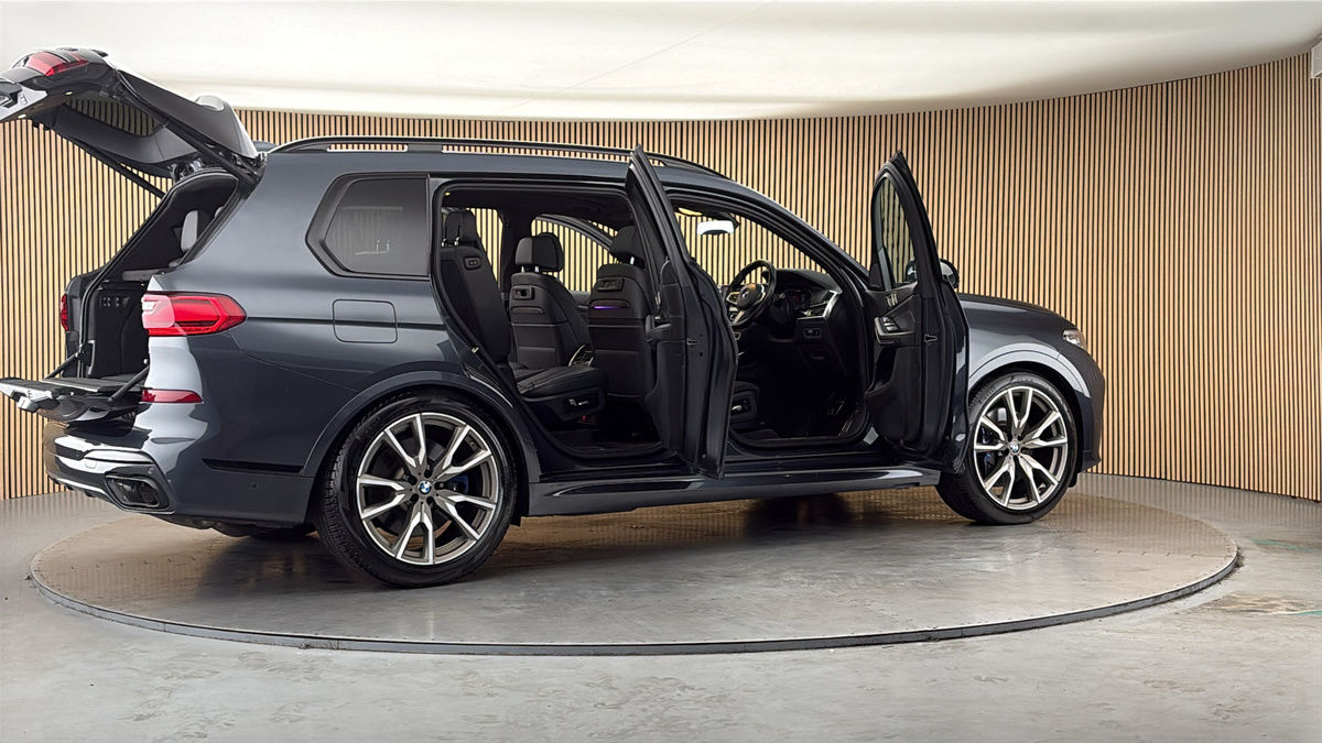 More views of BMW X7