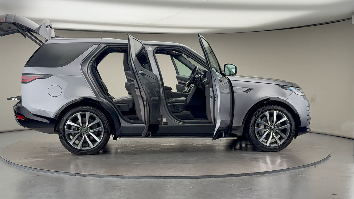 More views of Land Rover Discovery