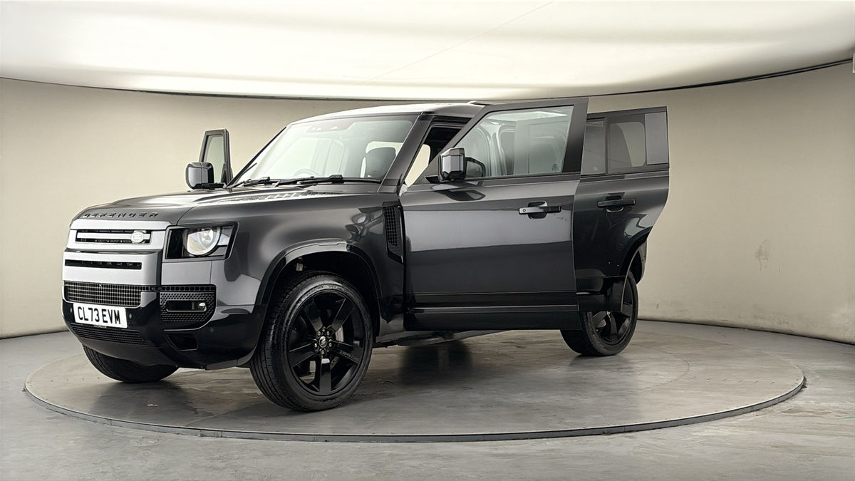 Land Rover Defender 110 Image 22