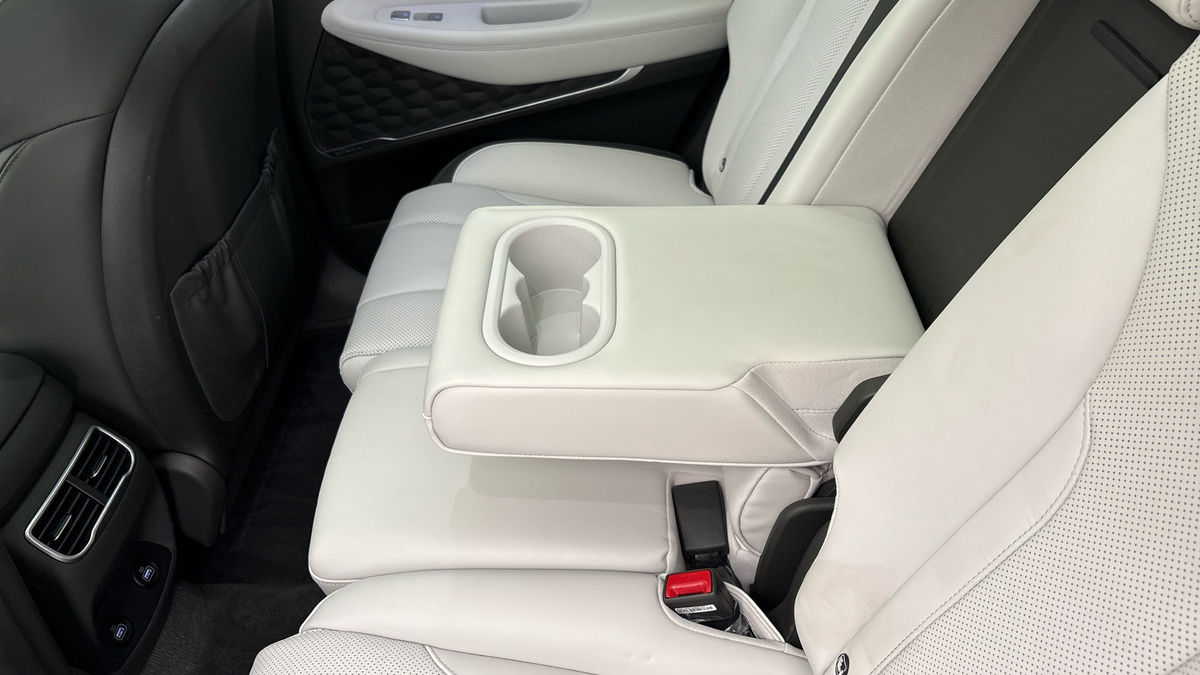 Hyundai Santa Fe Image 9