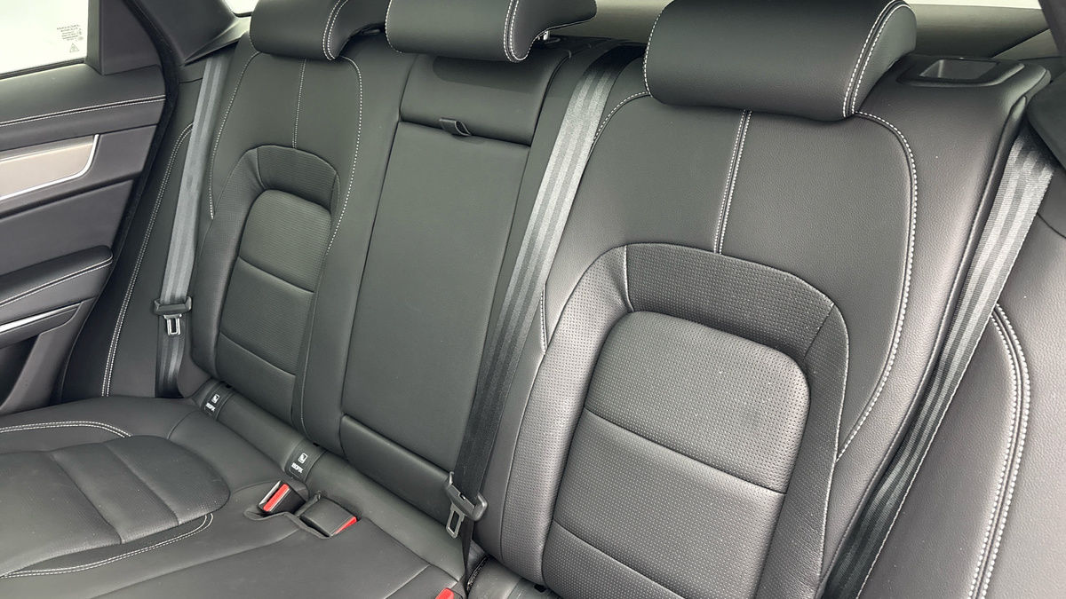 Jaguar F-PACE Image 8