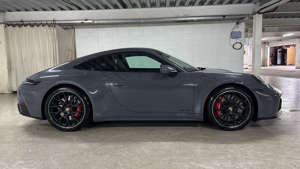 Porsche 911 Image 16