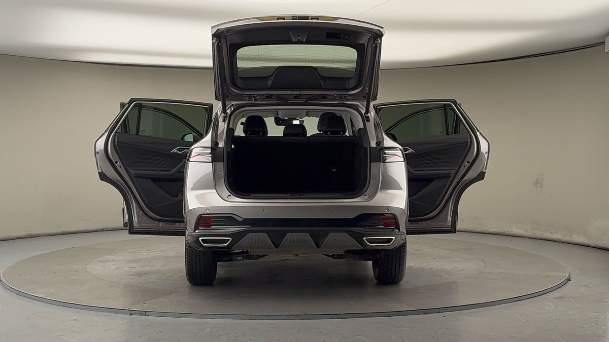 More views of MG MG HS