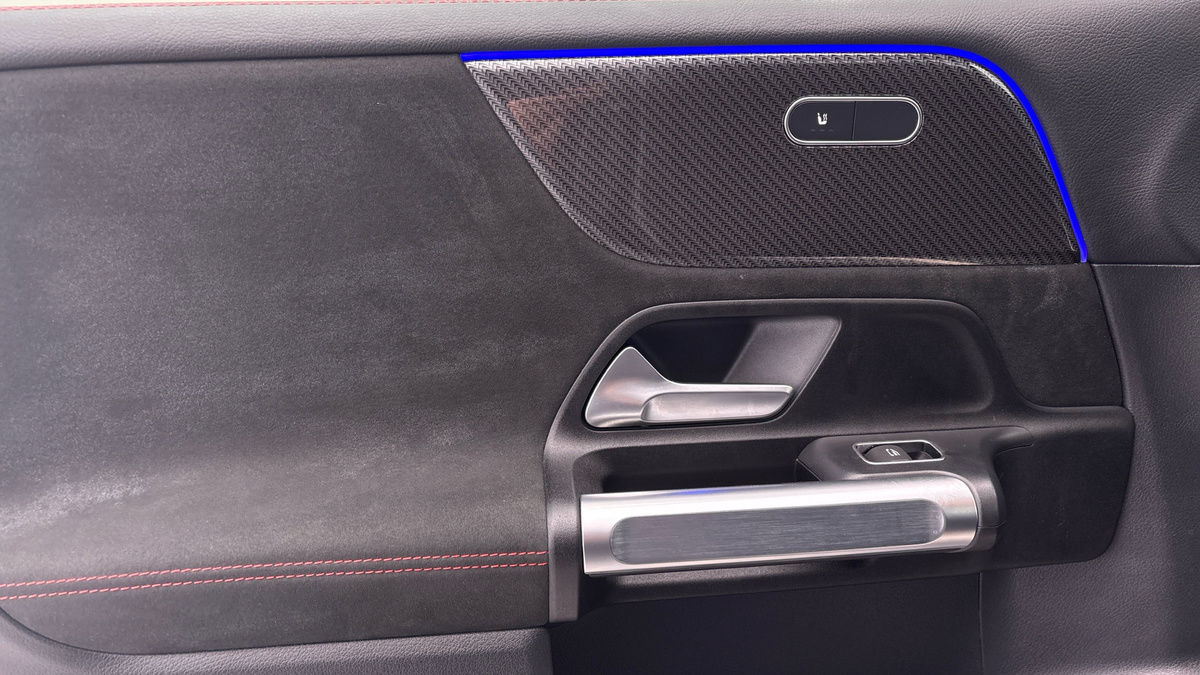 Mercedes-Benz GLB Image 19