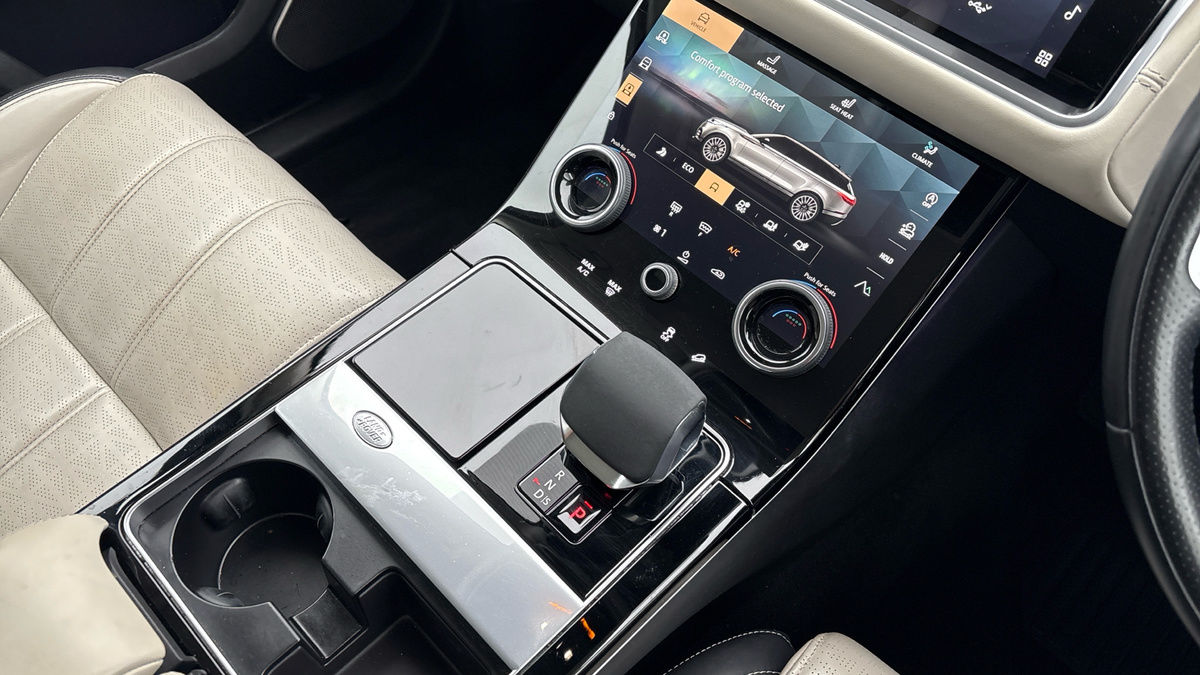 Land Rover Range Rover Velar Image 18