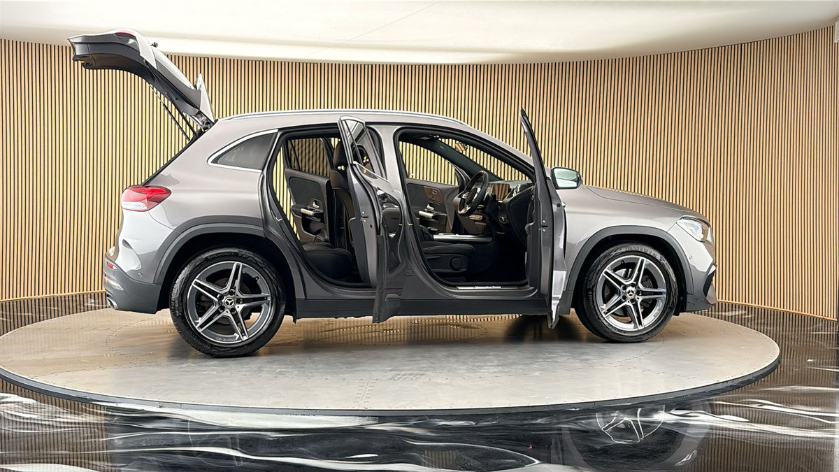 More views of Mercedes-Benz GLA