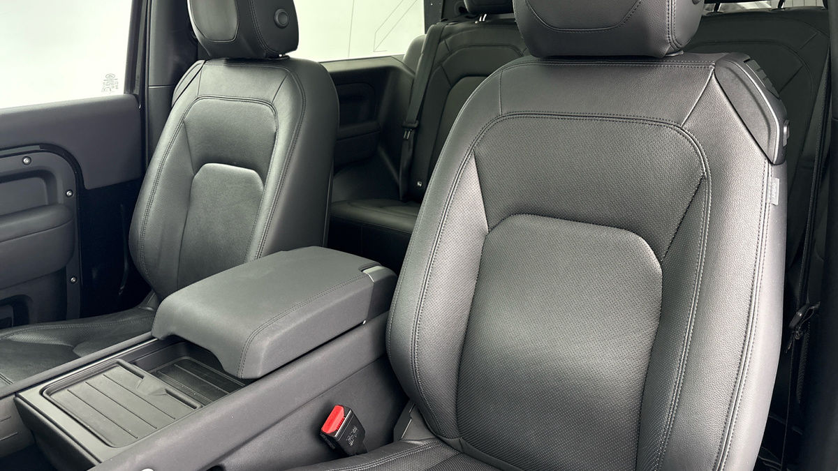 Land Rover Defender 90 Image 7