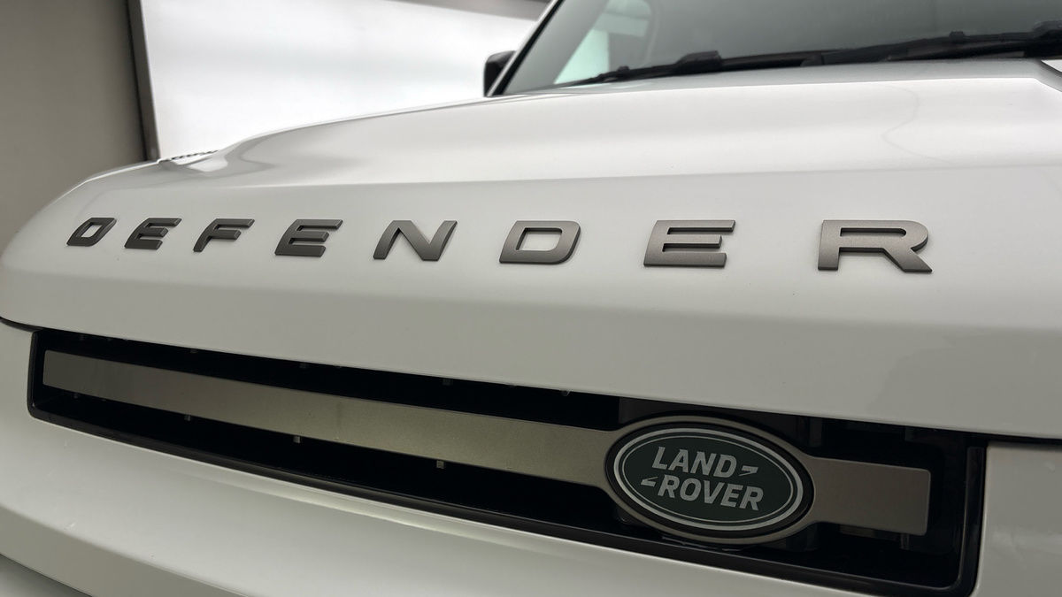 Land Rover Defender 130 Image 24