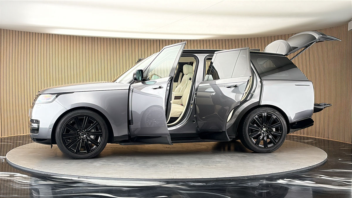 More views of Land Rover Range Rover
