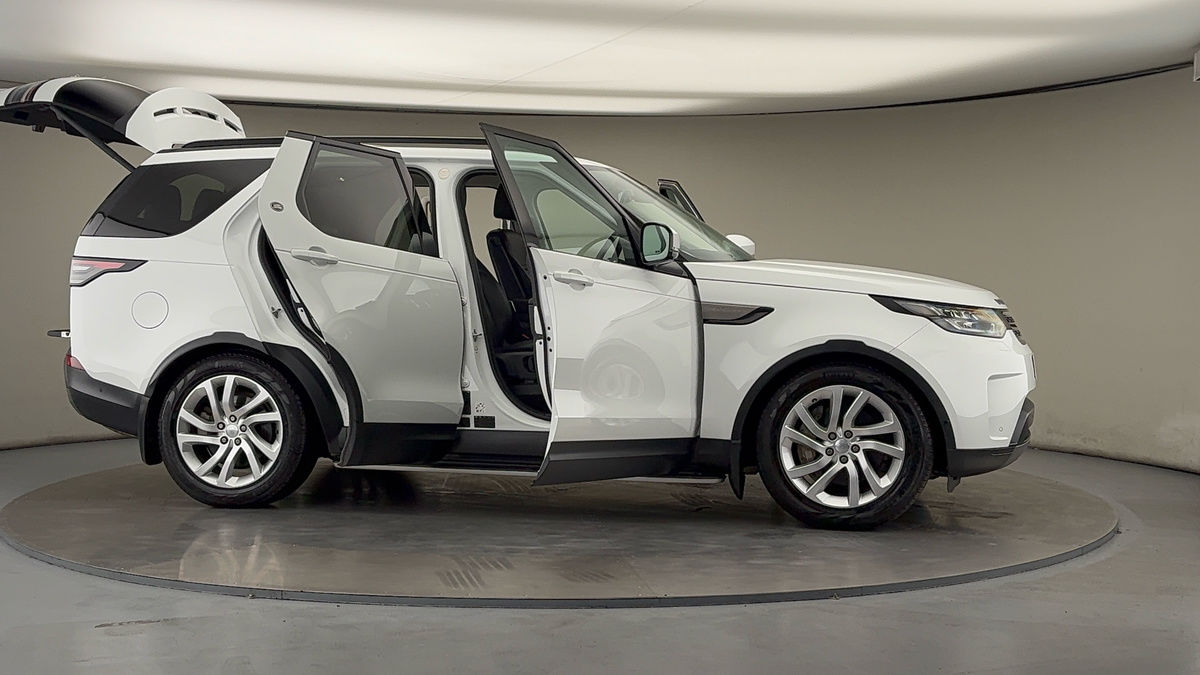 More views of Land Rover Discovery