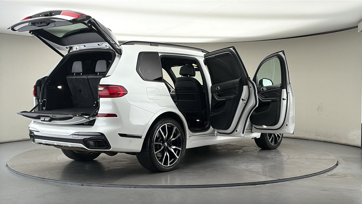 More views of BMW X7