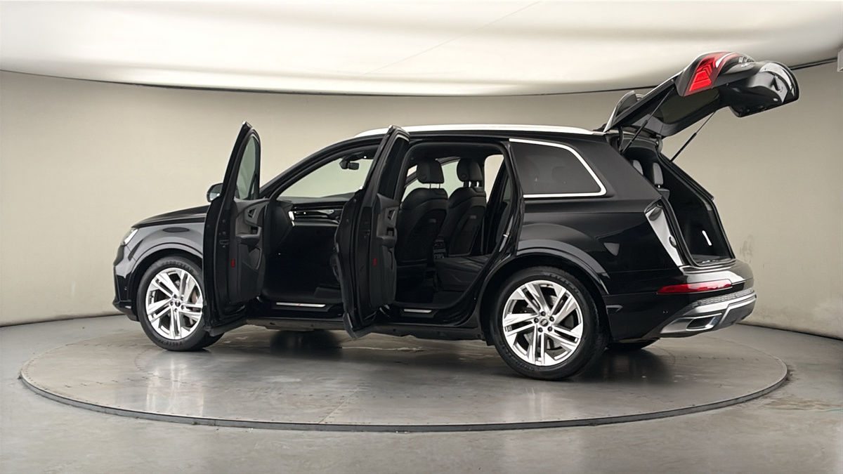 More views of Audi Q7