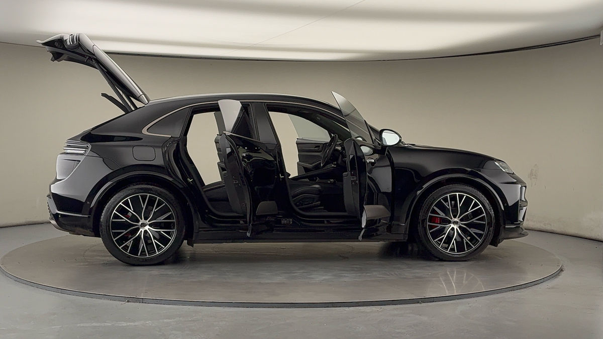 More views of Porsche Macan