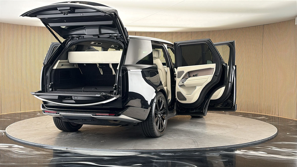 More views of Land Rover Range Rover