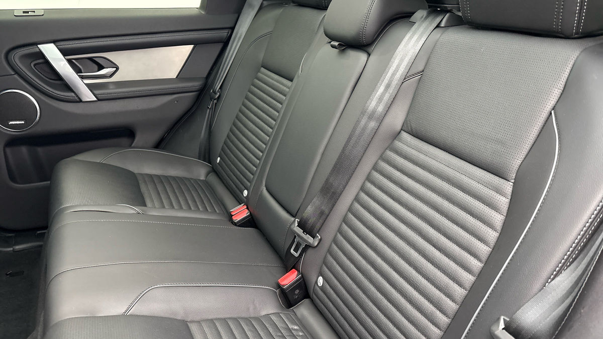 Land Rover Discovery Sport Image 8