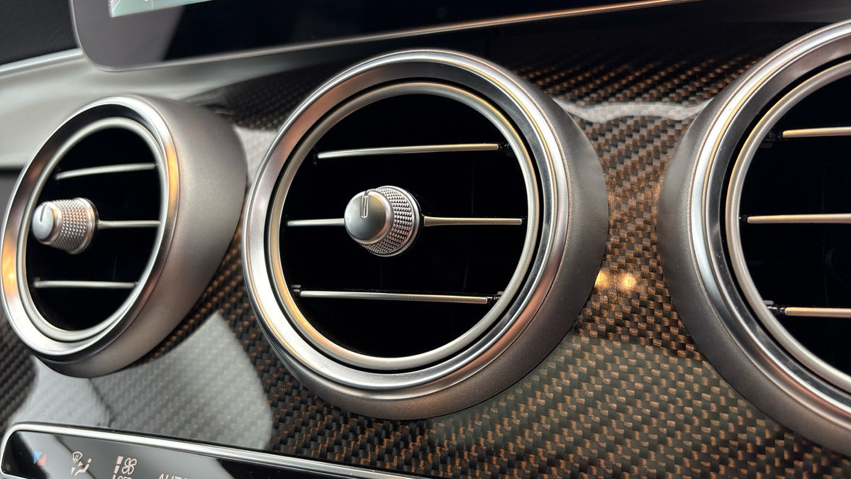 Mercedes-Benz GLC Image 34