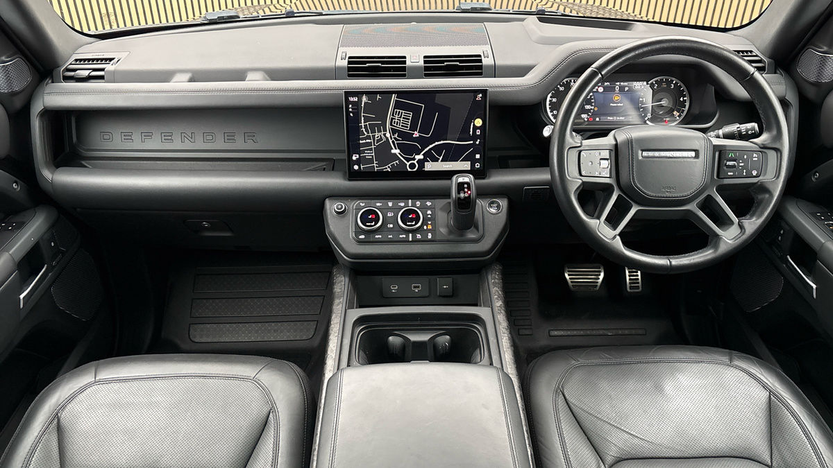 Land Rover Defender 110 Image 12