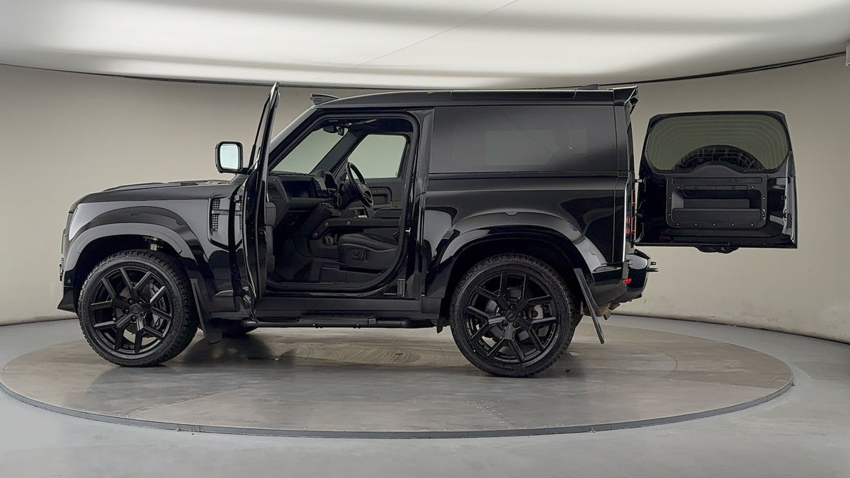 More views of Land Rover Defender 90