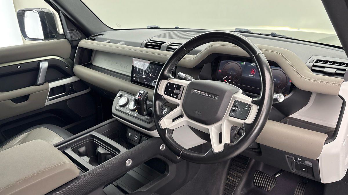 Land Rover Defender 110 Image 5