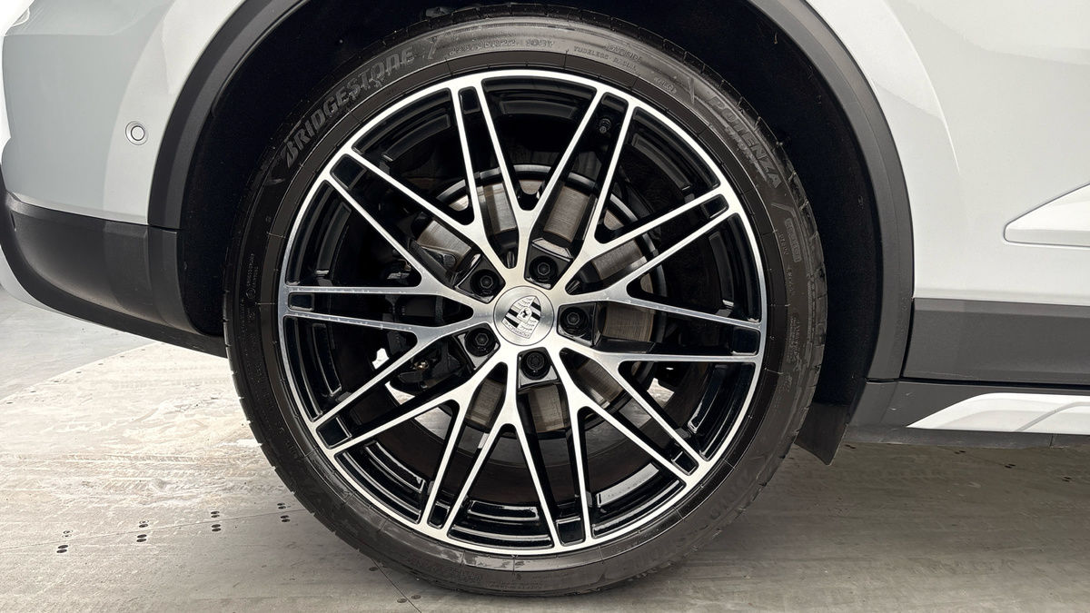 Porsche Macan Image 10