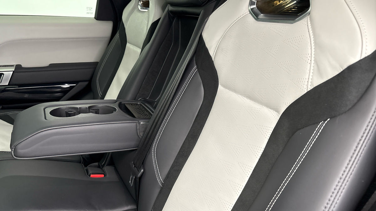 Land Rover Range Rover Sport Image 9