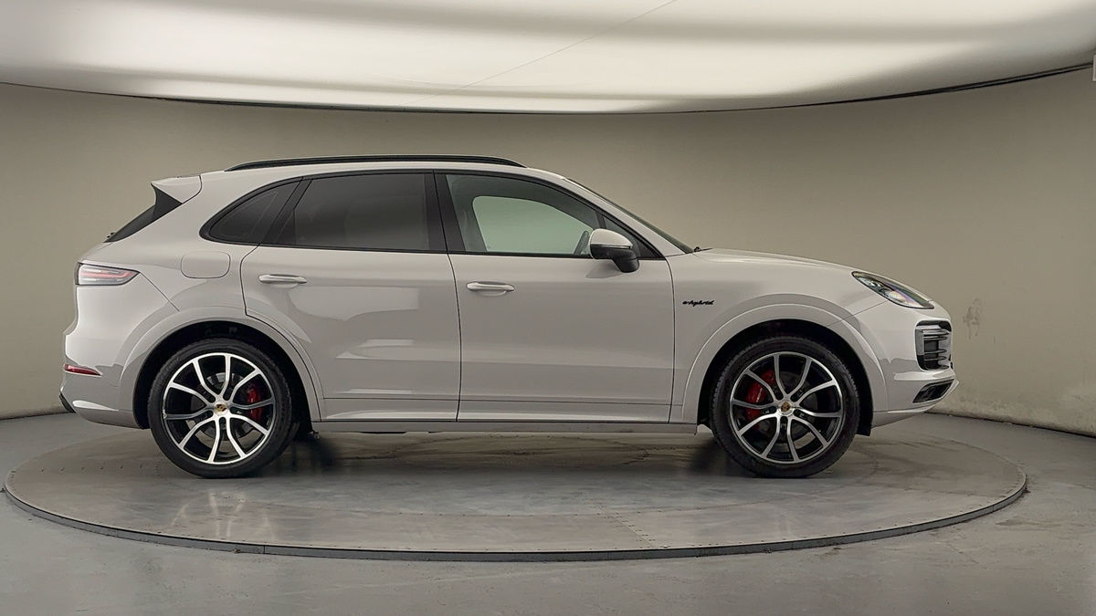 Porsche Cayenne Image 16
