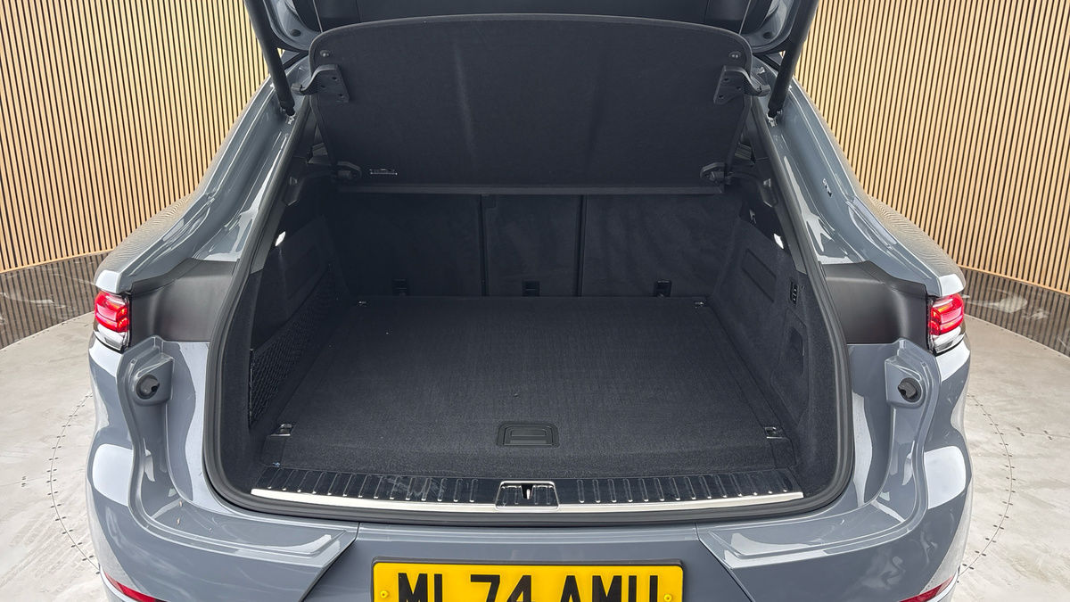Porsche Cayenne Image 11