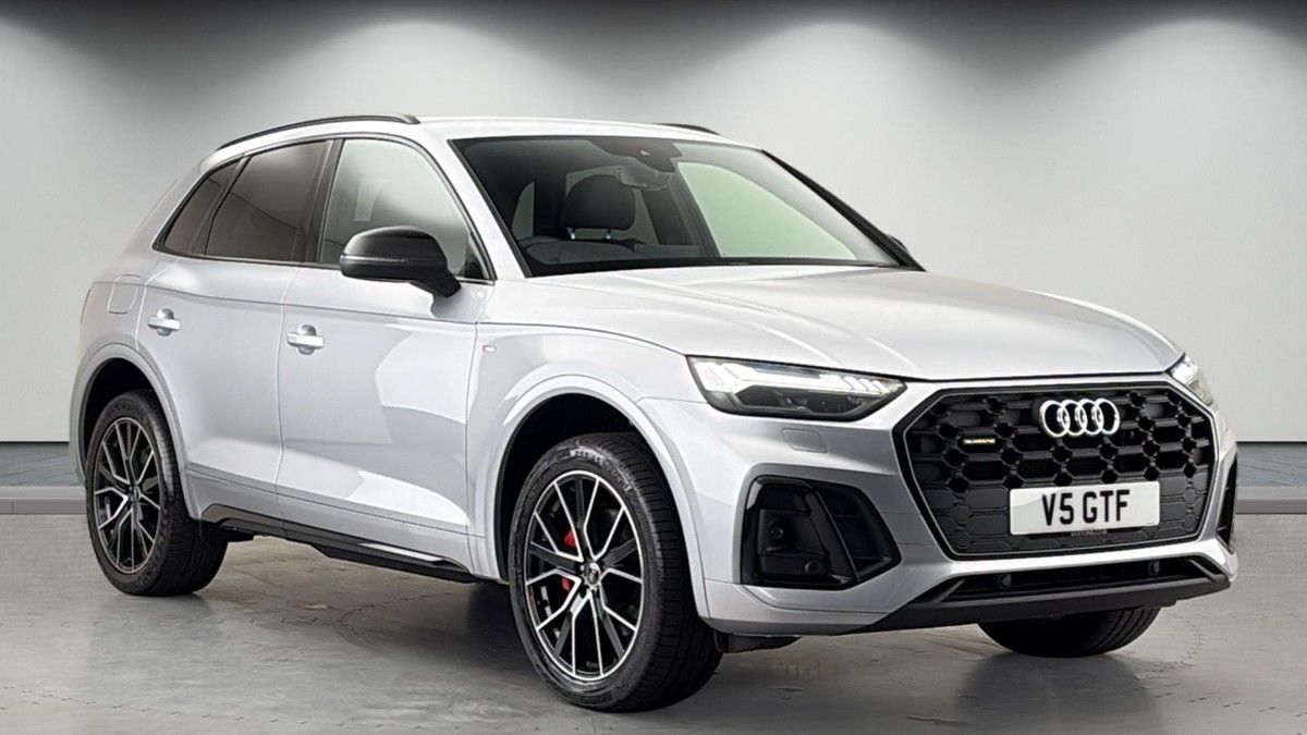 Audi Q5 Sticky Header Image