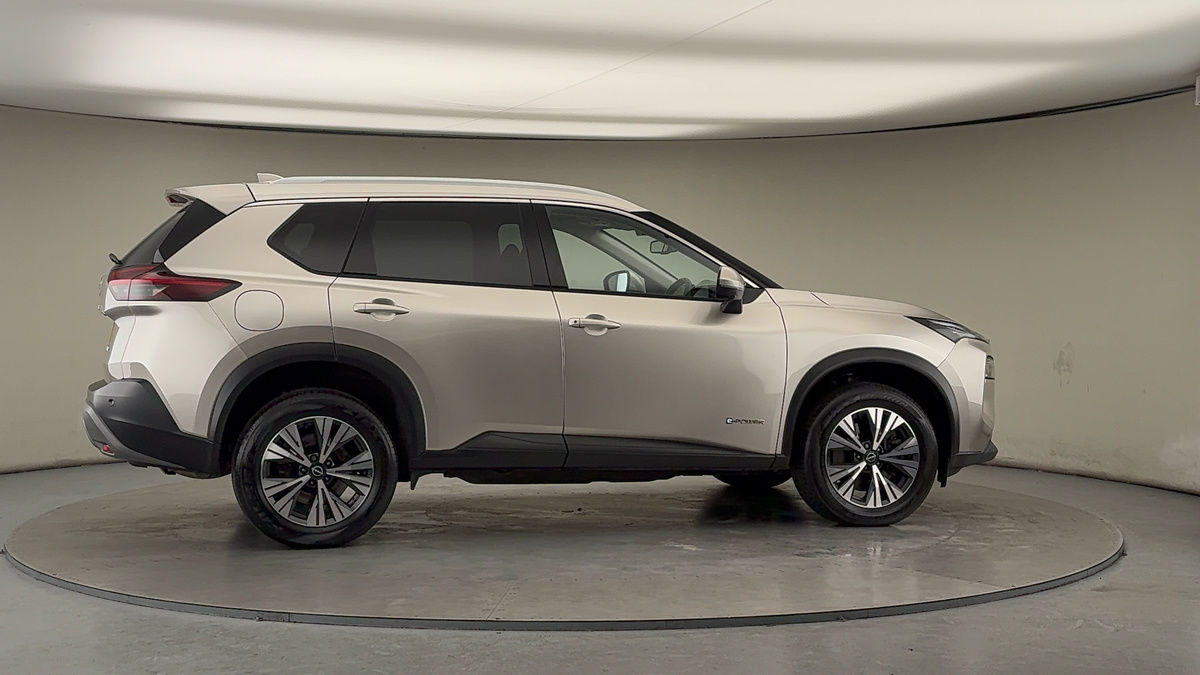 More views of Nissan X-Trail