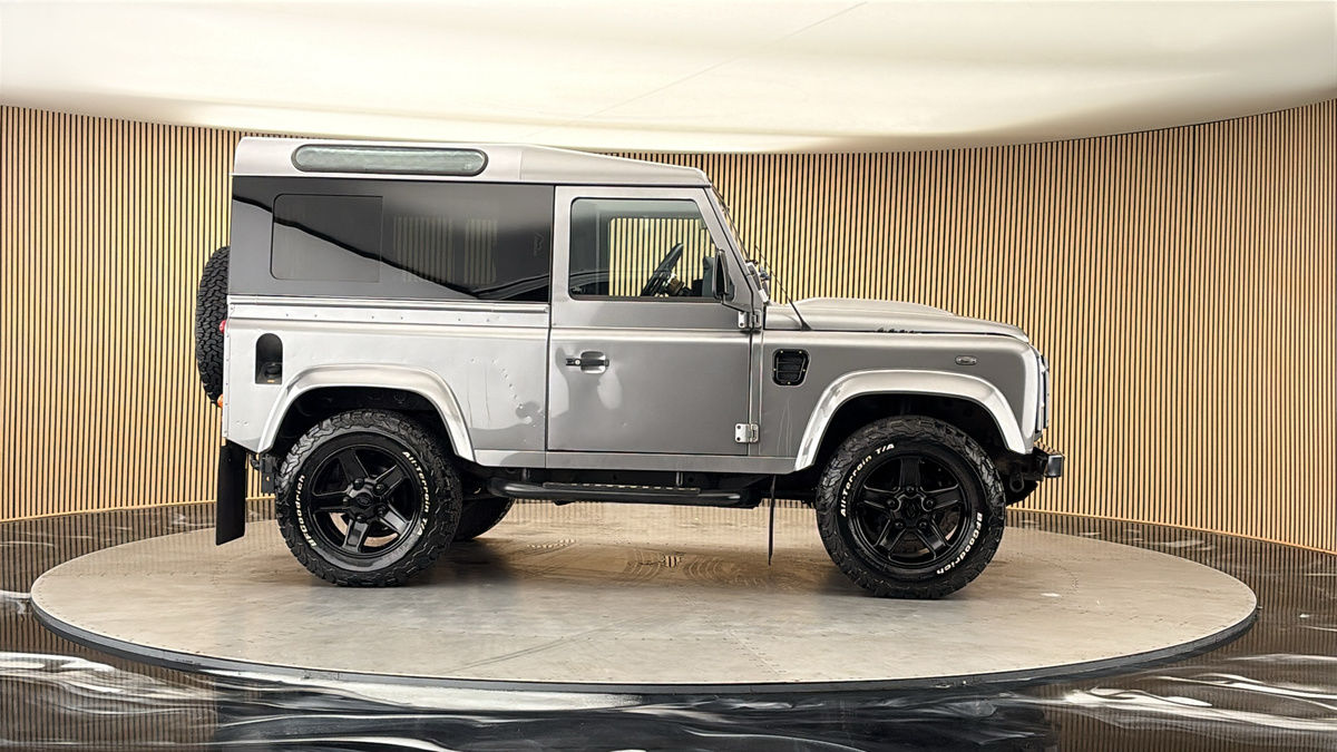 More views of Land Rover Defender 90