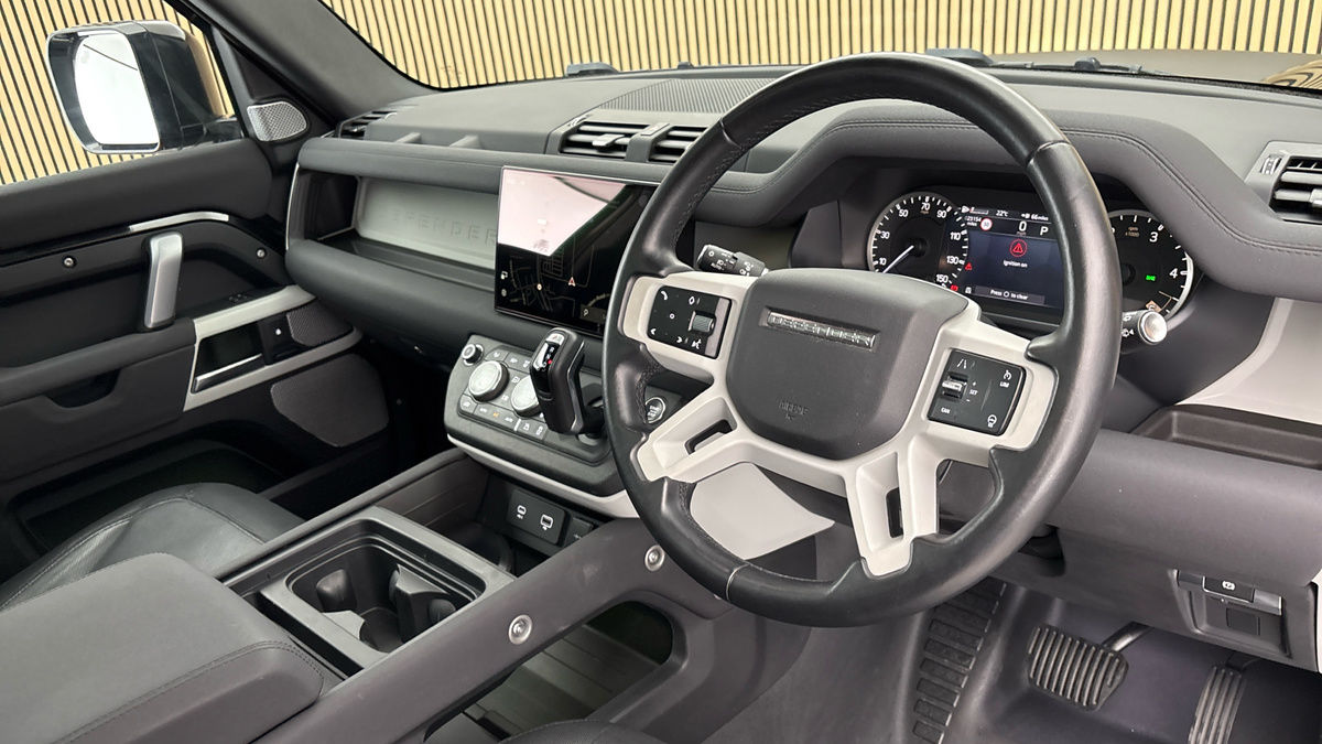 Land Rover Defender 130 Image 5