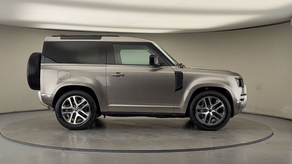 Land Rover Defender 90 Image 16