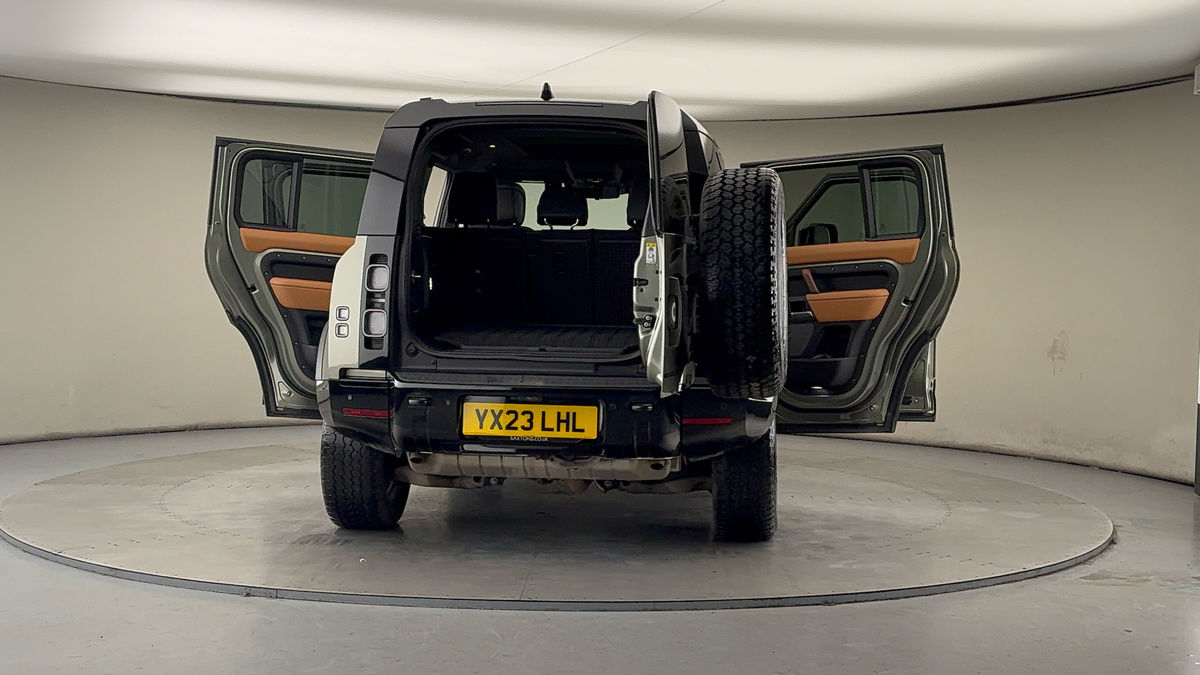 More views of Land Rover Defender 110