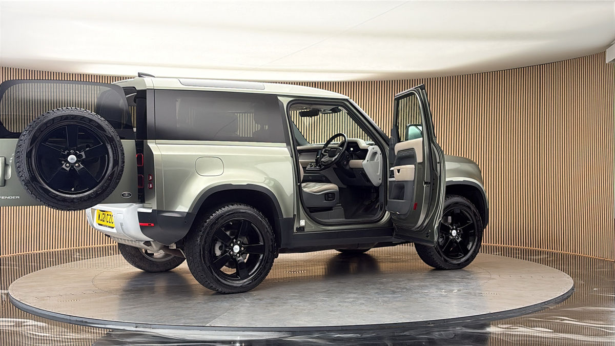 More views of Land Rover Defender 90