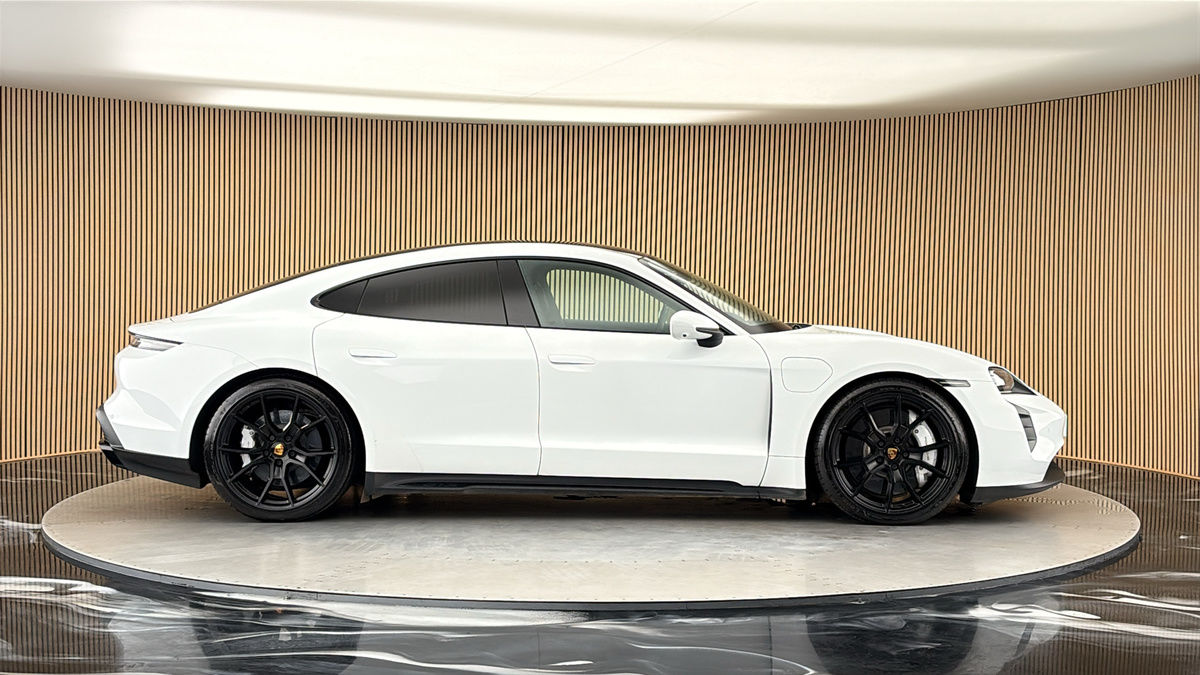 Porsche Taycan Image 16
