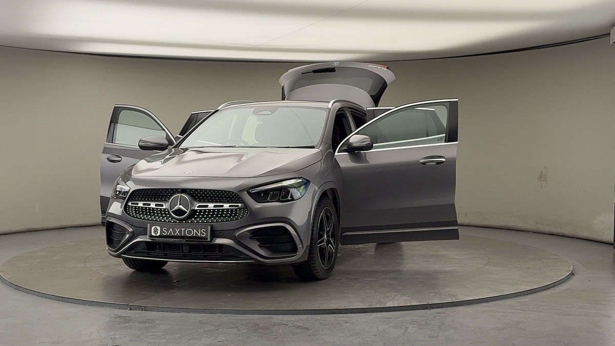 More views of Mercedes-Benz GLA