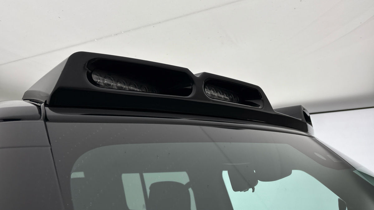 Land Rover Defender 110 Image 27