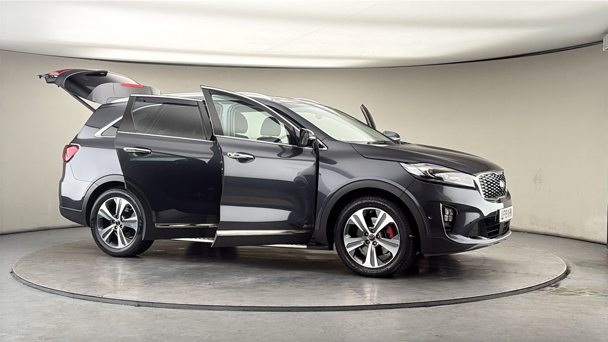 More views of Kia Sorento