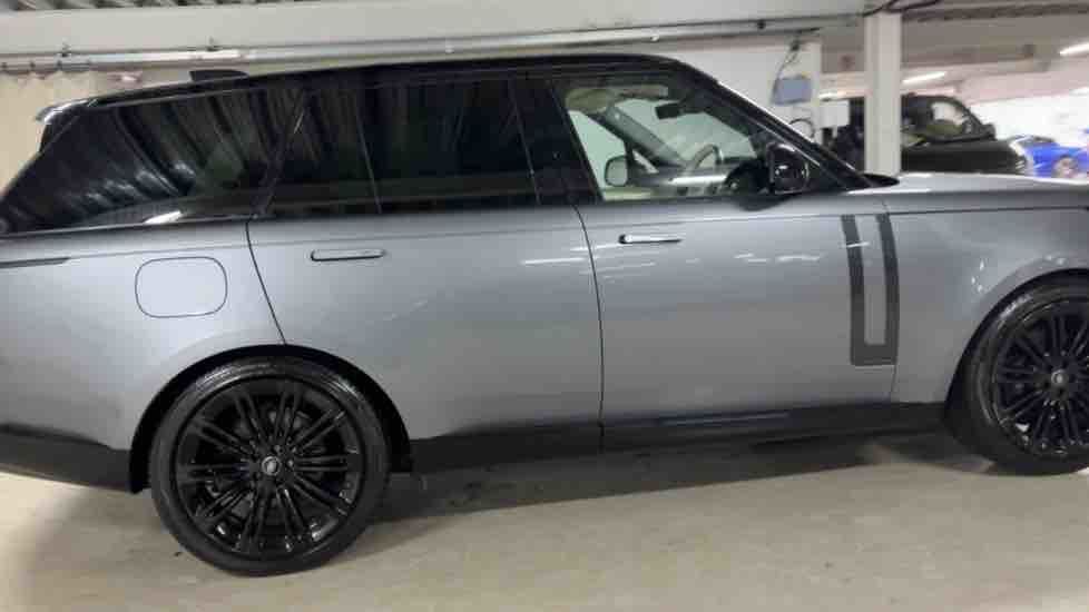 More views of Land Rover Range Rover