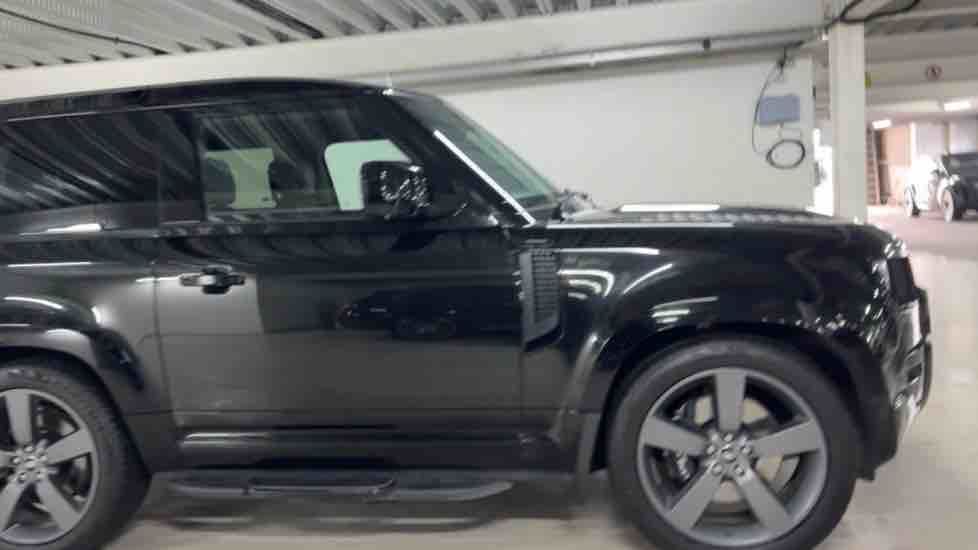 More views of Land Rover Defender 90