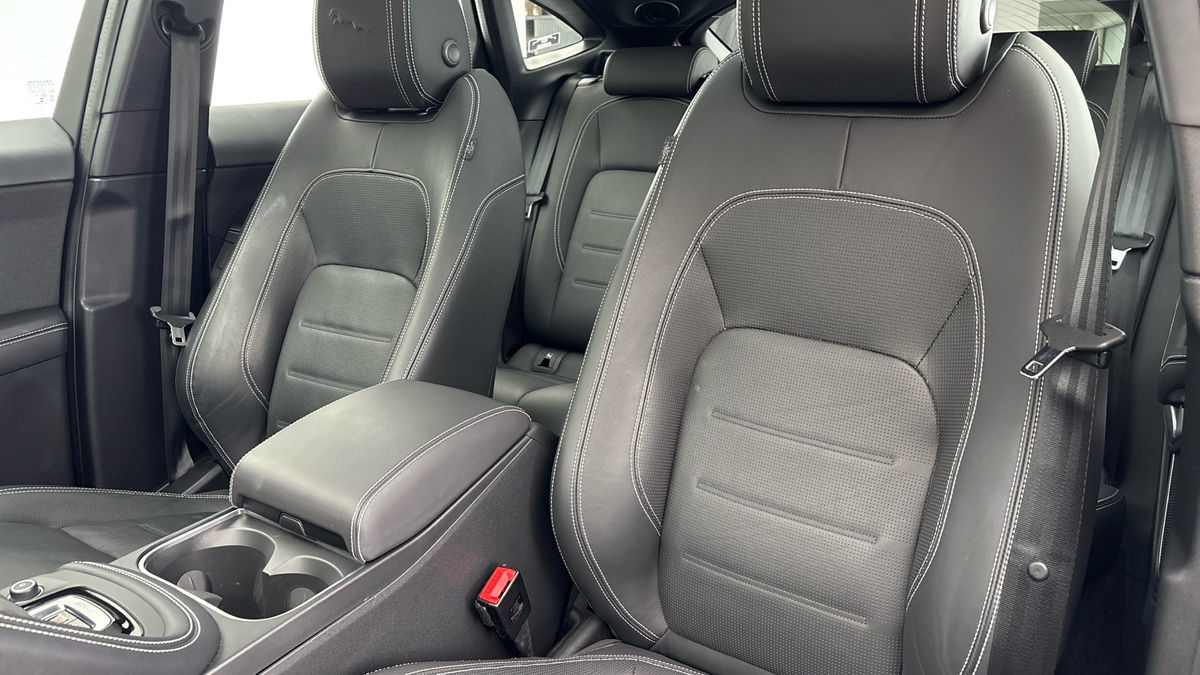 Jaguar E-PACE Image 7