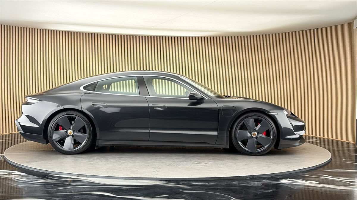 Porsche Taycan Image 17