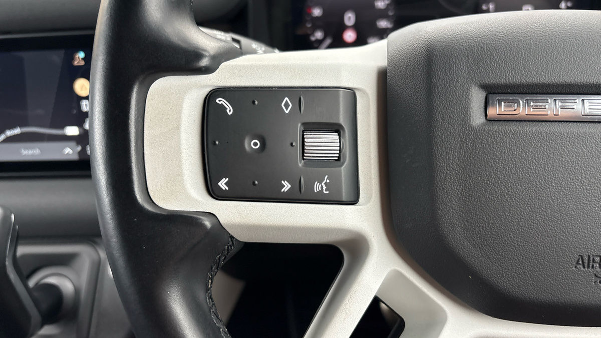 Land Rover Defender 110 Image 13